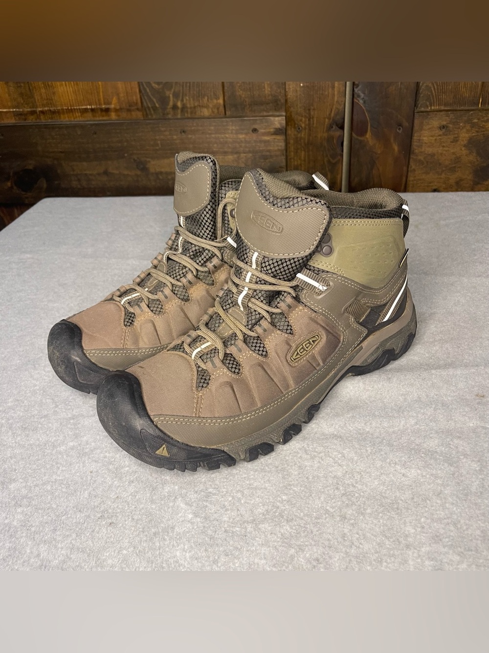Keen Mens 10 Targhee EXP Waterproof Mid Hiking Boots Outdoor Trail Gorpcore